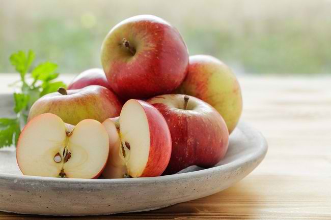 健康な体と病気を避けるためのリンゴの6つの利点