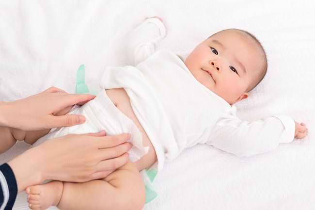 هل من الآمن حديثي الولادة التغوط بشكل متكرر؟