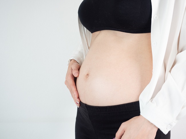 4 أشهر من الحمل: تبدأ حركة الجنين في الشعور