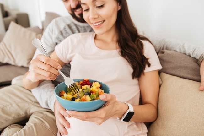 妊娠中の女性のための栄養価の高い食品とその利点のリスト