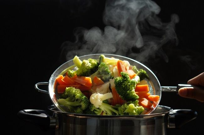 Варено или на пара, кой е по -здравословният начин на готвене?