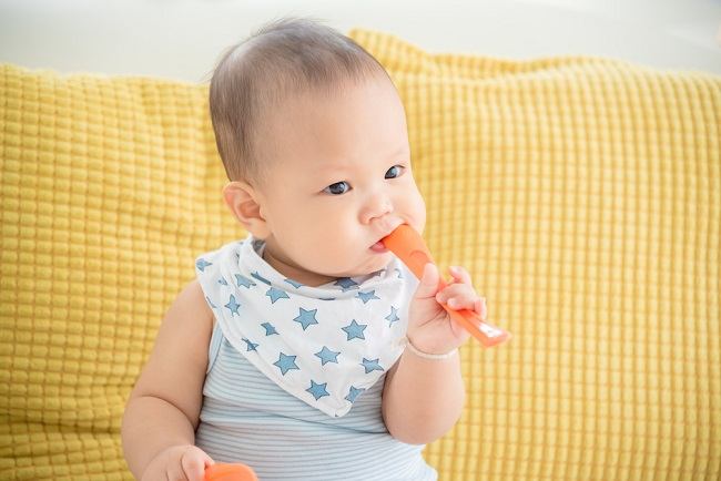 Tanda Gigi Pertama Bayi dan Cara Mengubatnya
