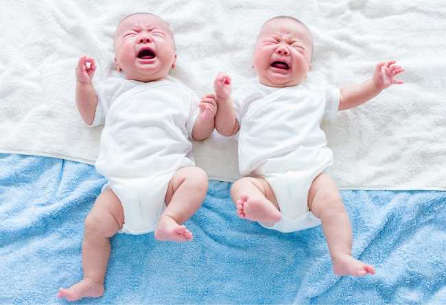 双子の妊娠の兆候と起こりうる合併症