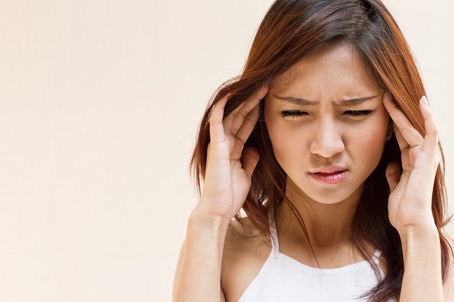 右側の頭痛の原因は何ですか？
